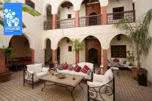 riad petit karmela