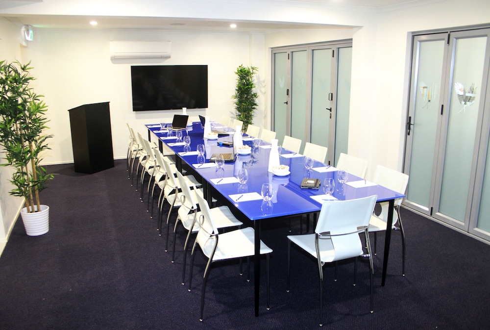 1770 lagoons central apartment resort