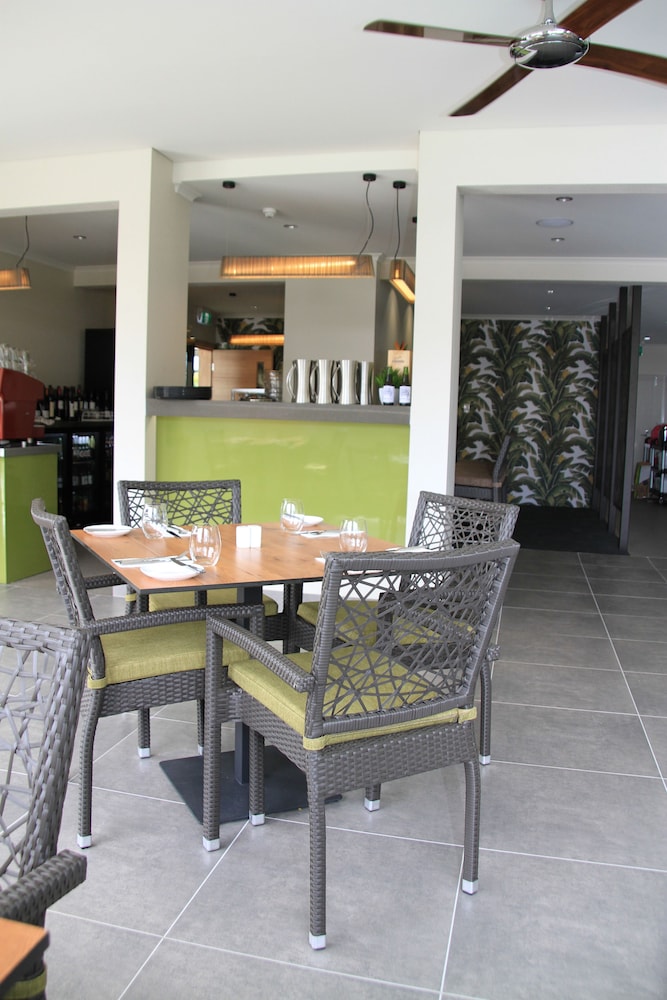 1770 lagoons central apartment resort