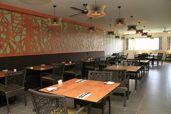 1770 lagoons central apartment resort