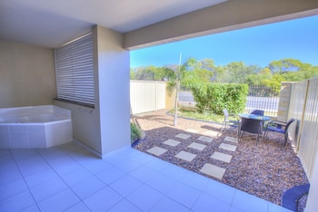 1770 lagoons central apartment resort