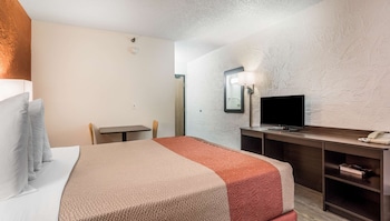 motel 6 elk grove village il