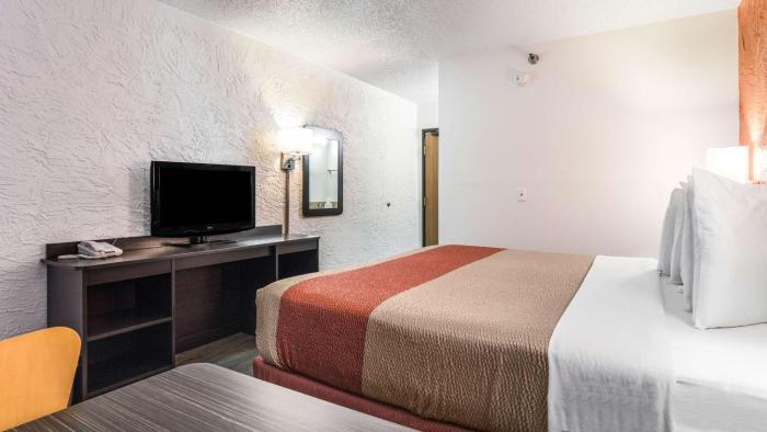 motel 6 elk grove village il