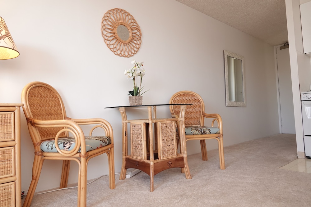 tropical studios at marine surf waikiki