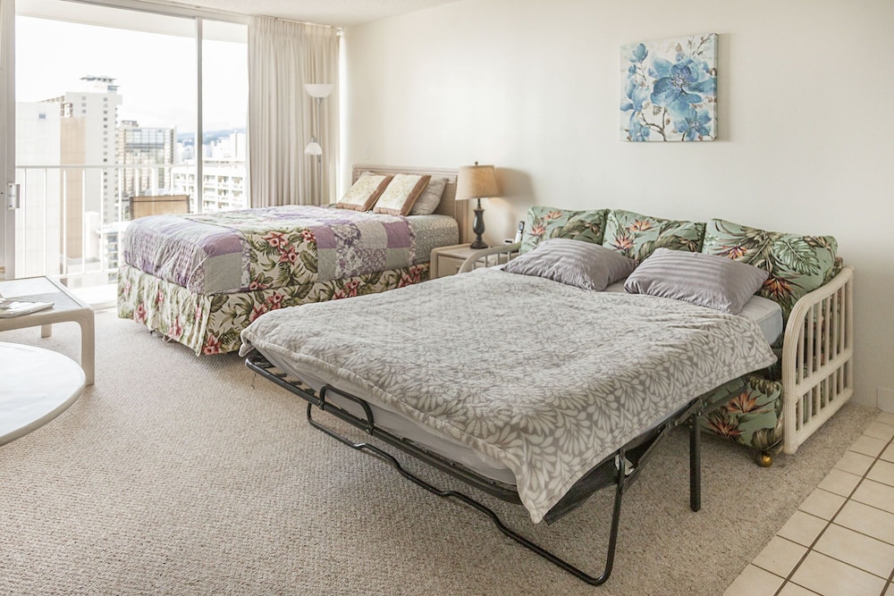 tropical studios at marine surf waikiki