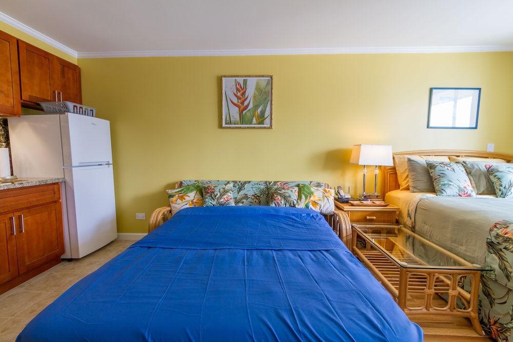 tropical studios at marine surf waikiki