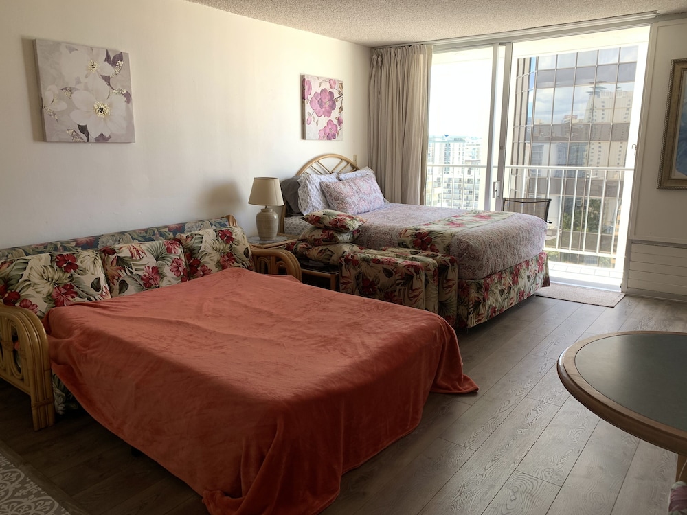 tropical studios at marine surf waikiki
