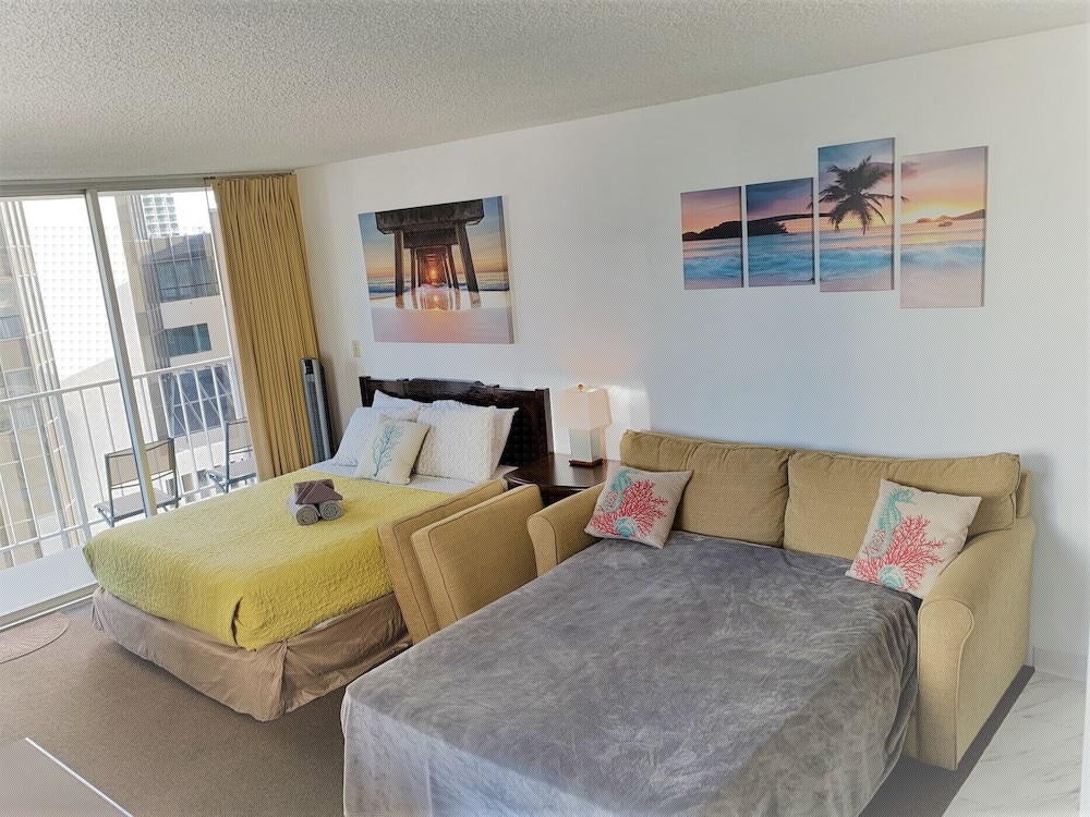 tropical studios at marine surf waikiki