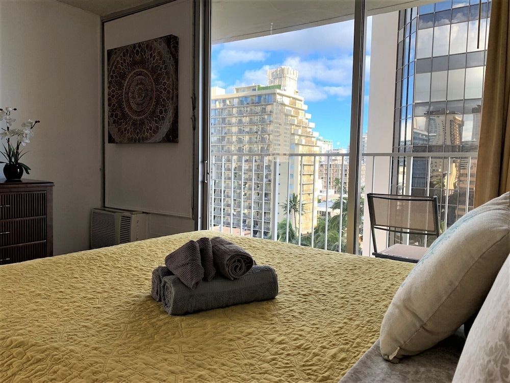 tropical studios at marine surf waikiki