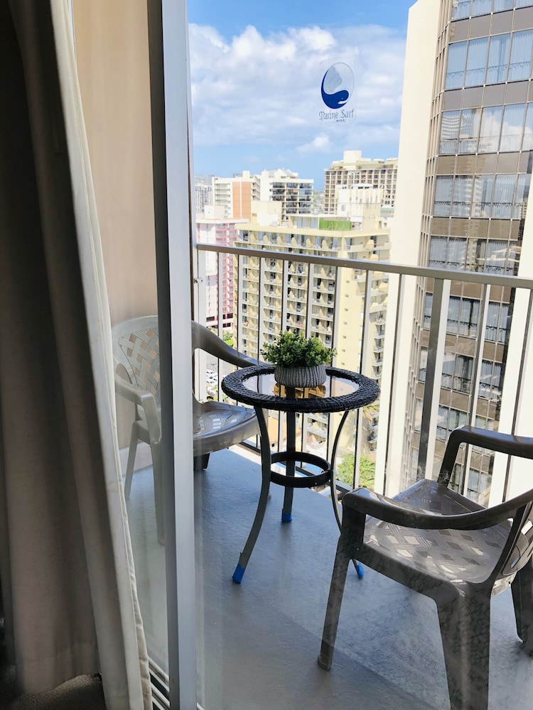 tropical studios at marine surf waikiki