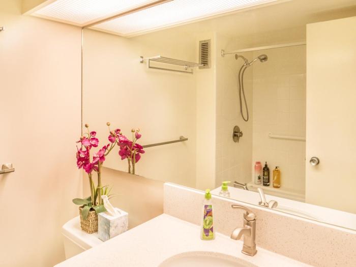 tropical studios at marine surf waikiki