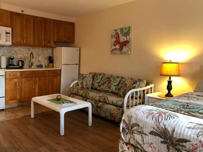 tropical studios at marine surf waikiki