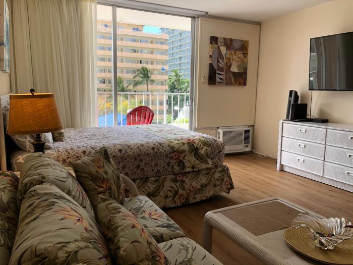 tropical studios at marine surf waikiki