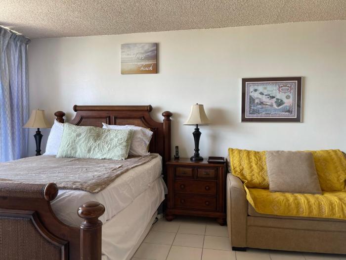 tropical studios at marine surf waikiki