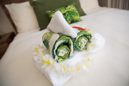 tropical studios at marine surf waikiki