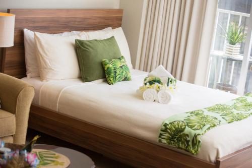 tropical studios at marine surf waikiki