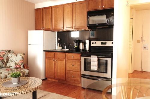 tropical studios at marine surf waikiki