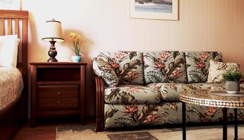 tropical studios at marine surf waikiki