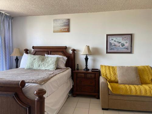 tropical studios at marine surf waikiki