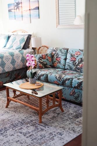 tropical studios at marine surf waikiki