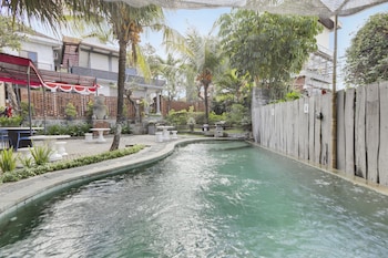 reddoorz near stadion kompyang sujana bali