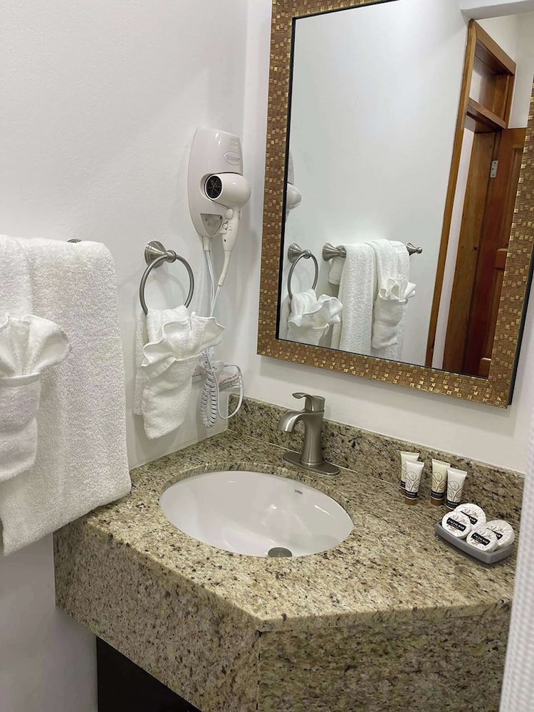 best western grand baymen gardens