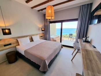 enjoy lichnos bay village camping hotel and apartments