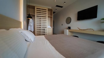 enjoy lichnos bay village camping hotel and apartments