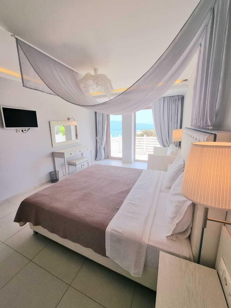 enjoy lichnos bay village camping hotel and apartments