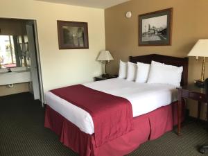 carmel inn and suites
