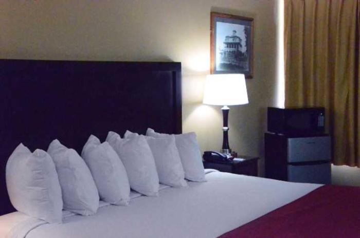 carmel inn and suites