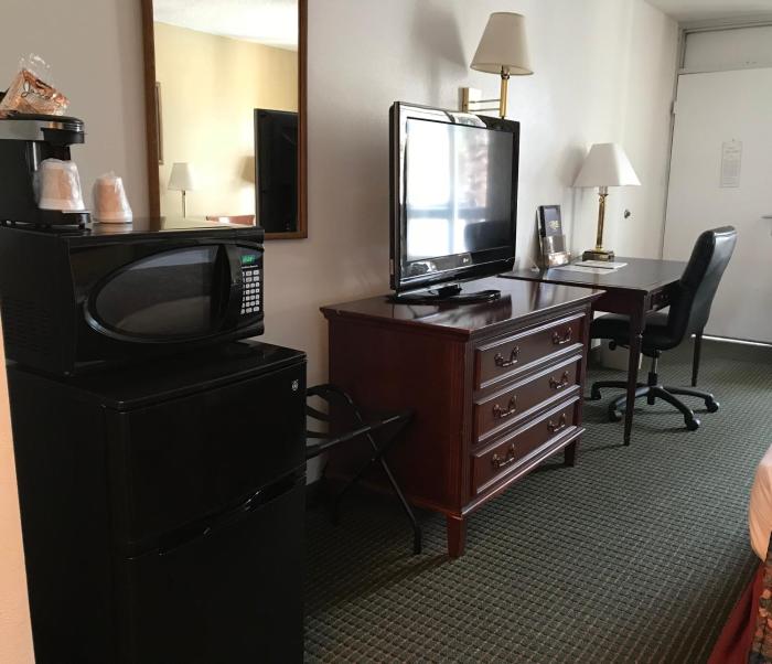 carmel inn and suites