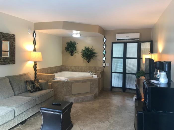 carmel inn and suites