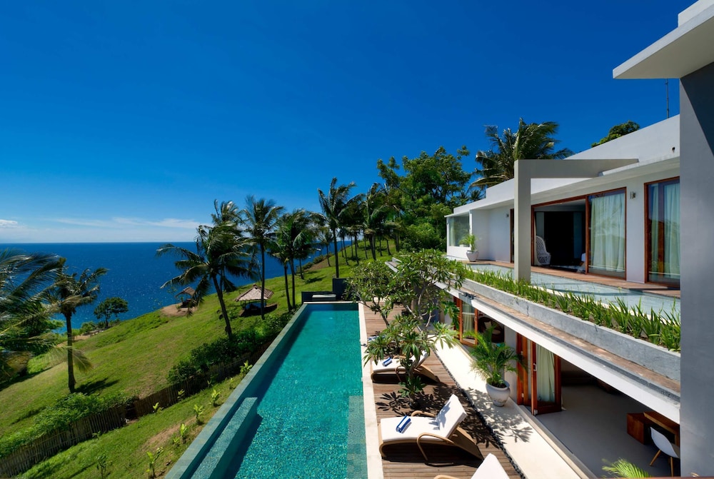 Malimbu Cliff Villa,,3 star