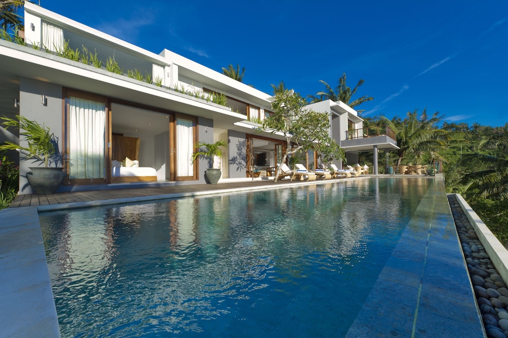 Malimbu Cliff Villa,,3 star
