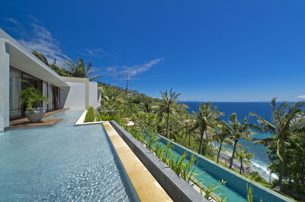 Malimbu Cliff Villa,,3 star