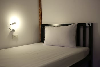 Balcony Party Hostel Beachfront - Adults Only,,2 star