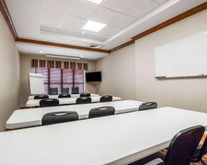 comfort inn and suites sikeston i 55