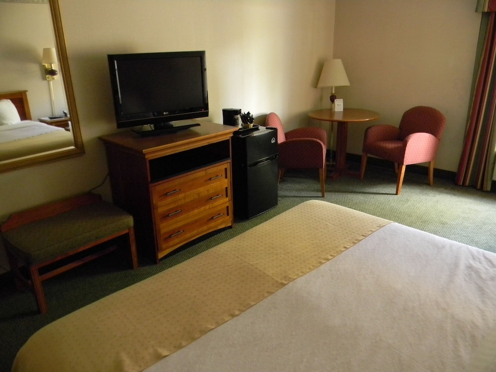 holiday lodge hotel and conference center
