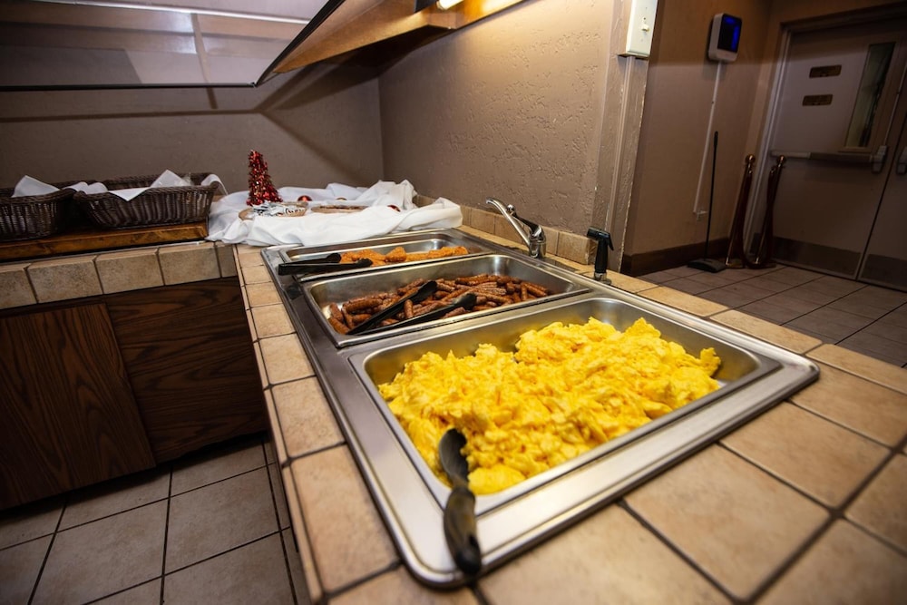 holiday lodge hotel and conference center