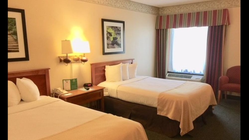 holiday lodge hotel and conference center
