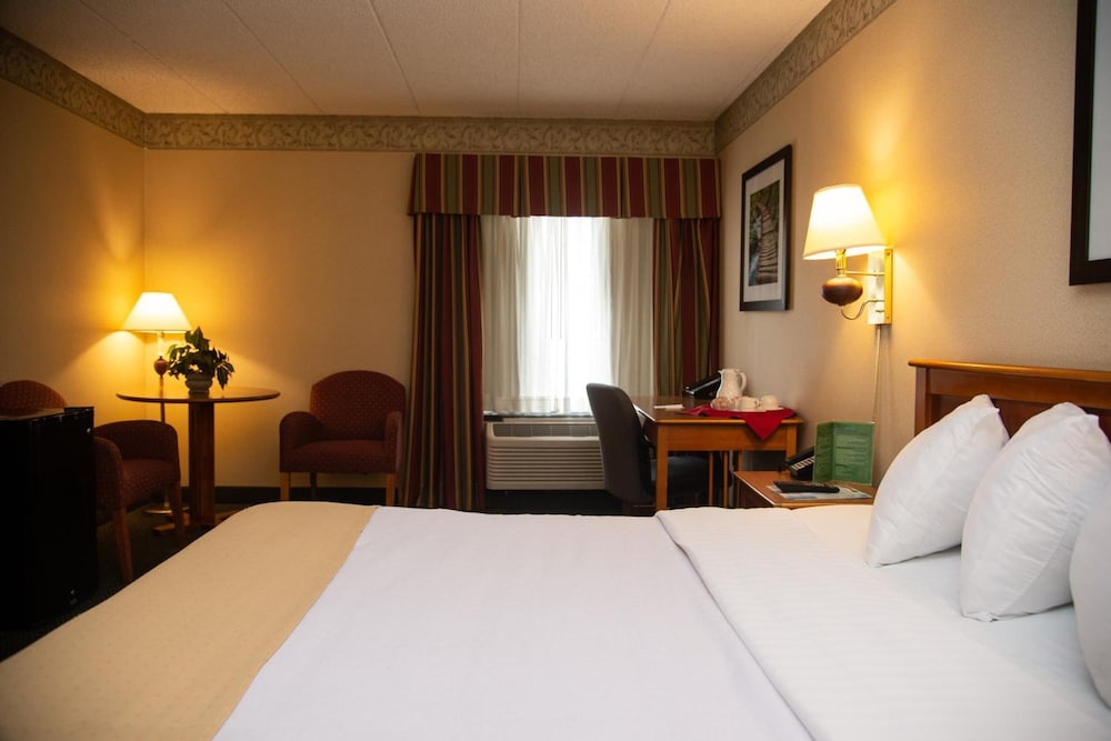 holiday lodge hotel and conference center