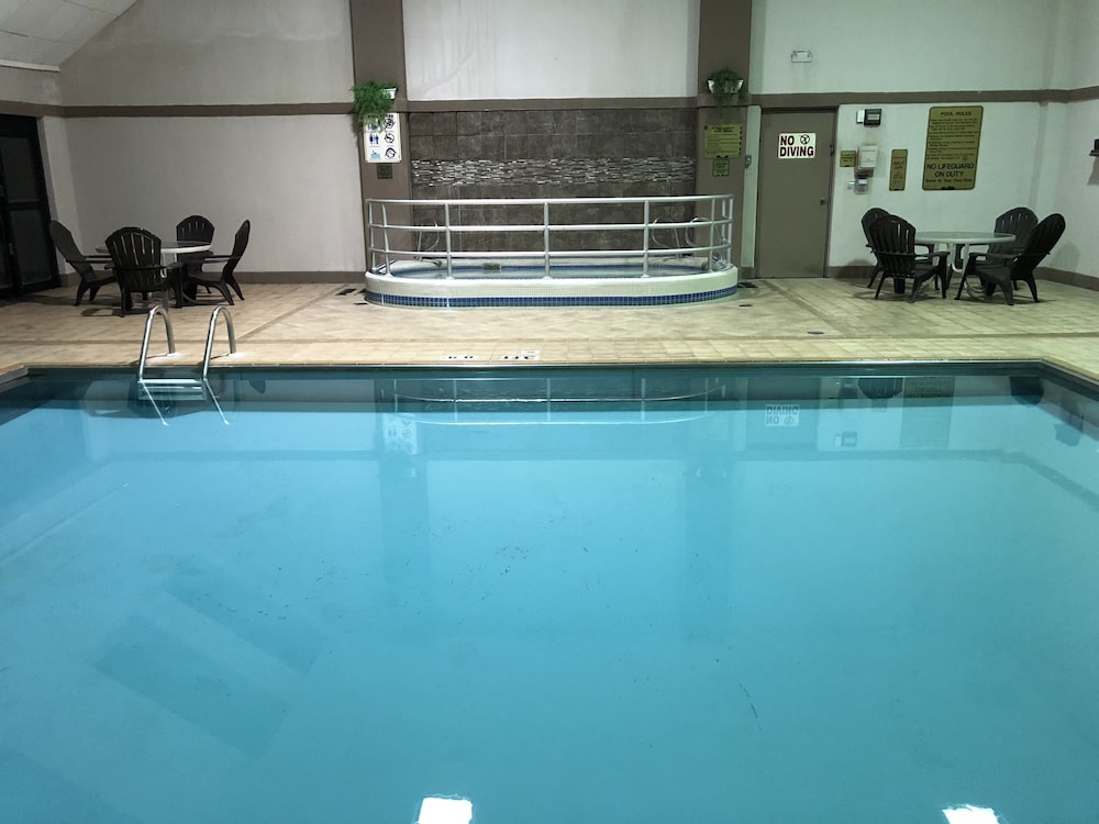 Holiday Lodge Hotel & Conference Center,Fayette>>Beckley,3 star