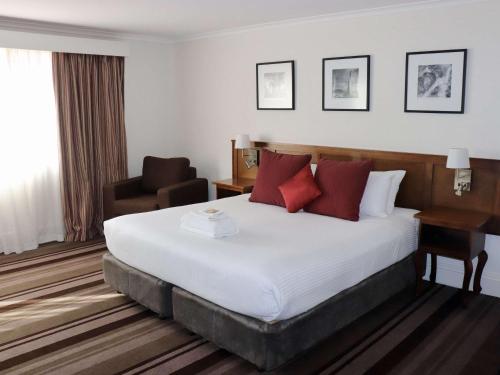 mercure canberra