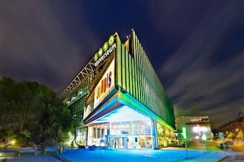 treetop spa hangout and hotel