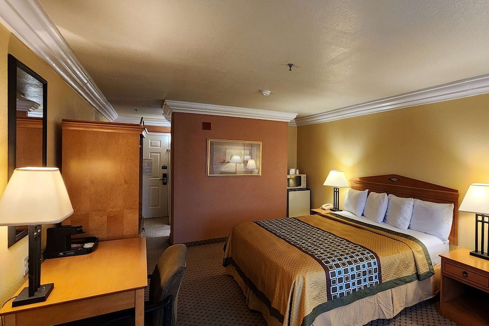 super 8 by wyndham temple i 35