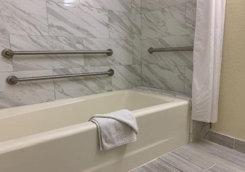 Americas Best Value Inn & Suites Joshua Tree National Park,San Bernardino County>>Palm Springs,2 star