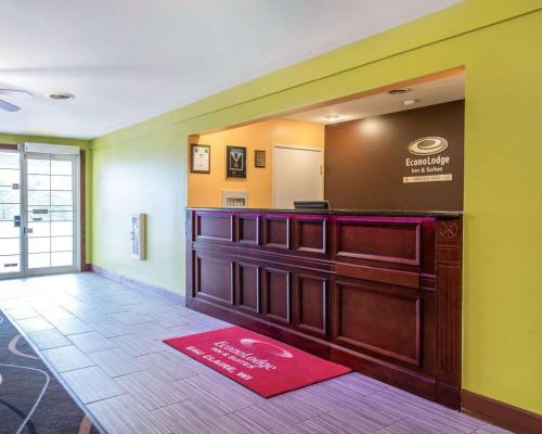 econo lodge inn and suites