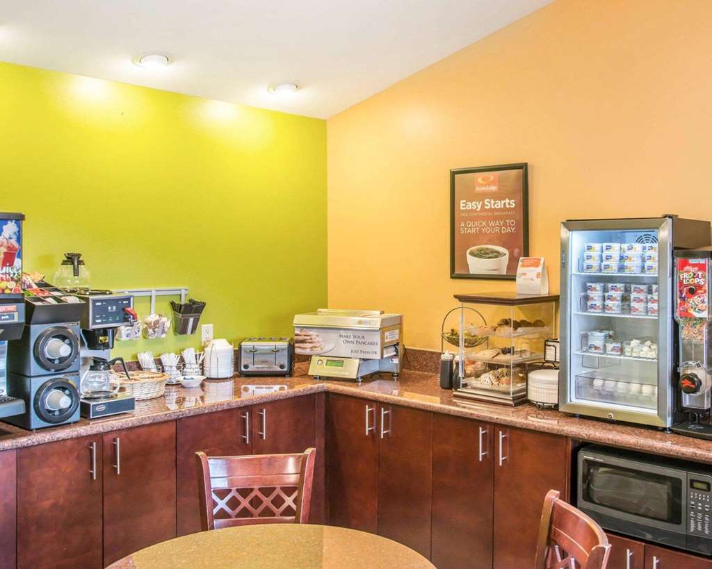 econo lodge inn and suites