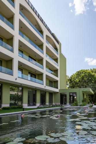 hotel romance and family suites